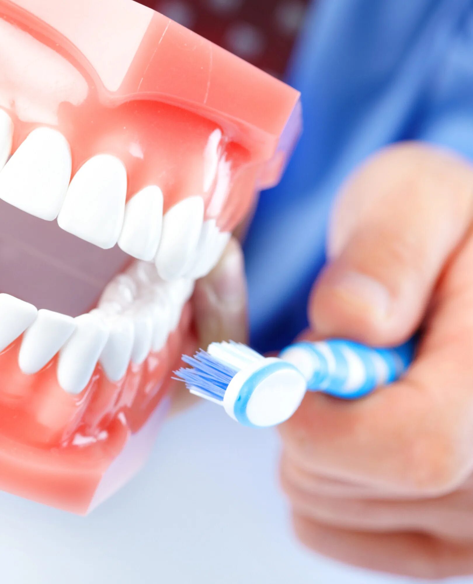 Чистка зубов вред. Профессиональная гигиена полости рта. Зубы стоматология.