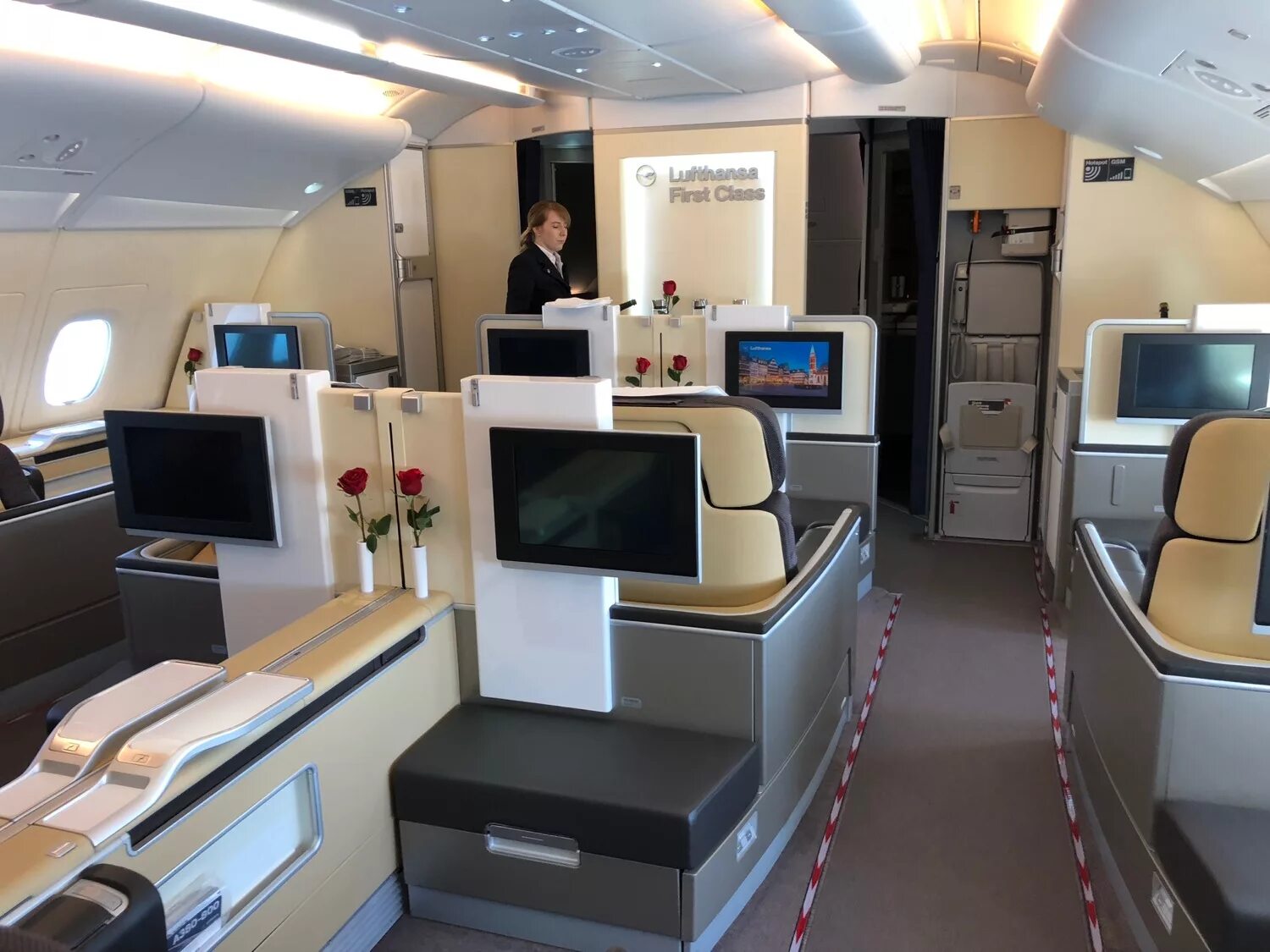 Lufthansa first class a380. A380 Lufthansa. Люфтганза первый класс а380. A380 Lufthansa салон.