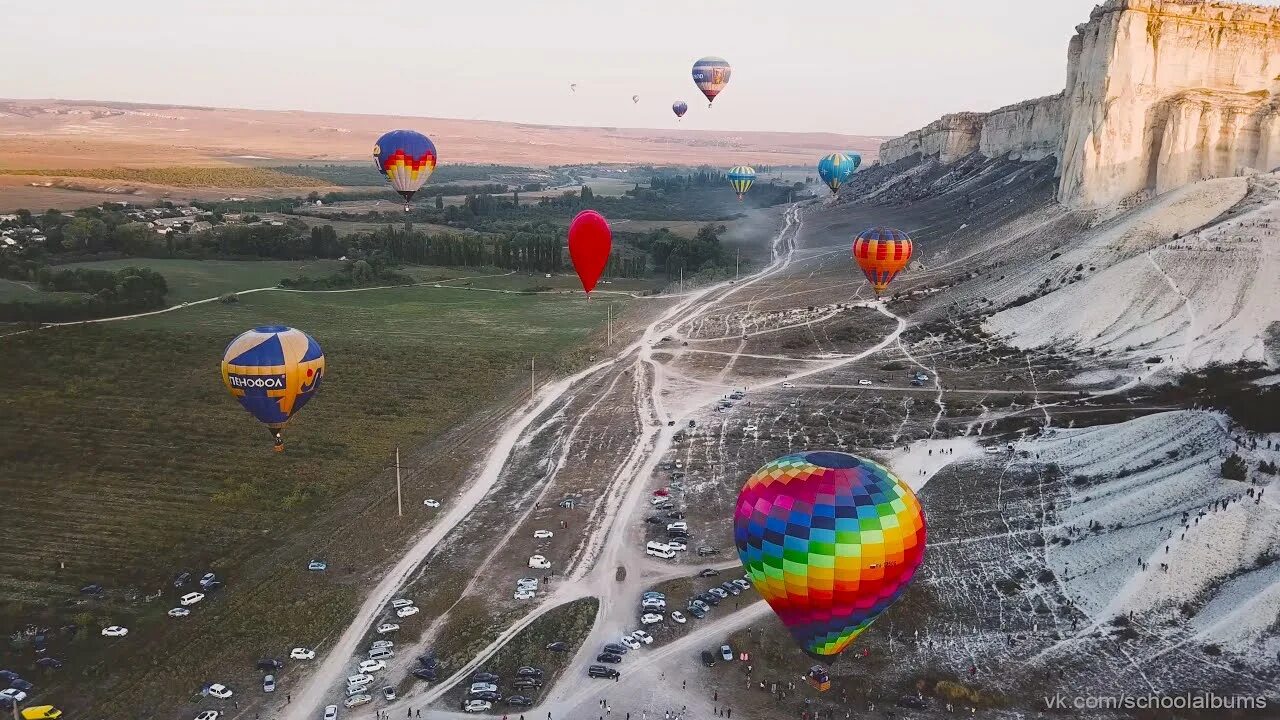 Воздушных шаров в крыму. Крымская Каппадокия белая скала. Белая скала фестиваль воздушных шаров 2021. Воздушные шары белая скала Крым фестиваль. Фестиваль воздушных шаров в Крыму белая скала.