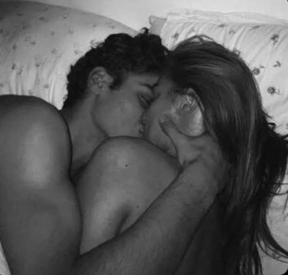 Молодая девушка и взрослый мужчина. Парень и девушка летом. Loving amateur couple. Романтика в отношениях. Loving amateur couple.