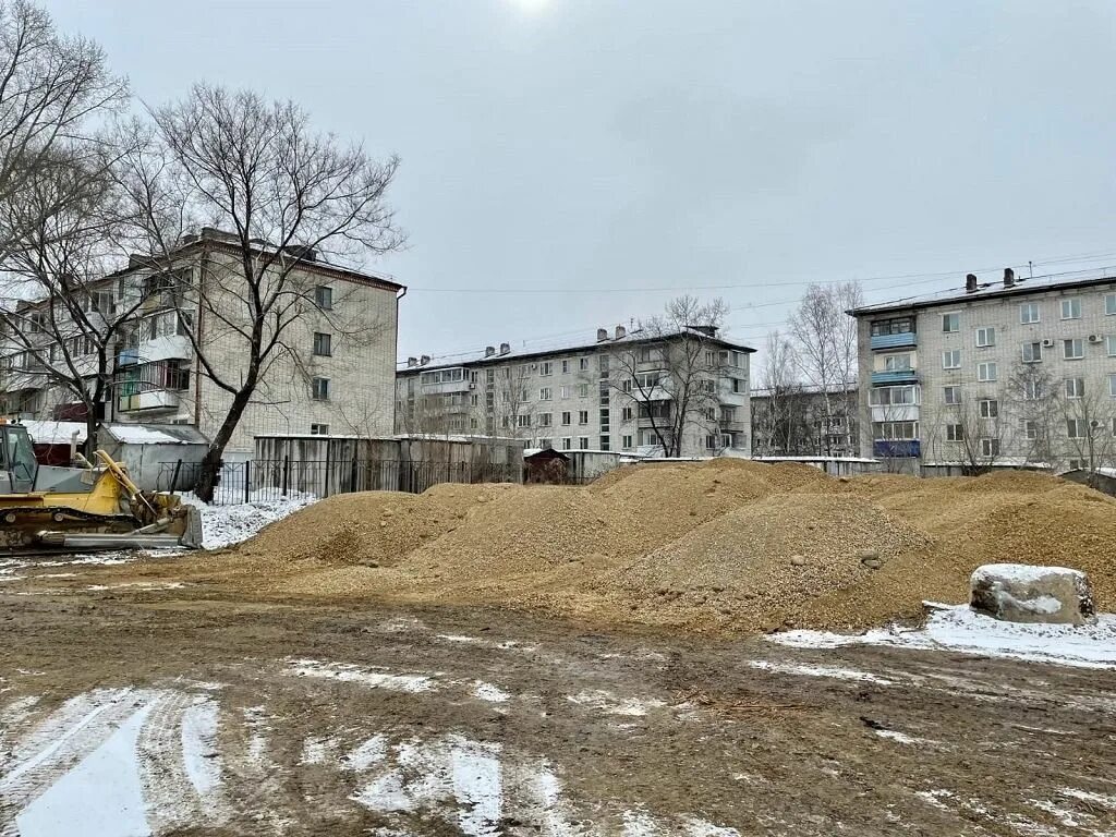 Работа в городе биробиджане. Улица Бумагина в Биробиджане. Реконструкция фото. Апрель на улице. Пешеходная дорожка.