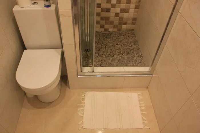 душ проект. поддон в ванной. душевые из плитки. ванная комната с поддоном в хрущевке. поддон для душа из плитки 90х90.