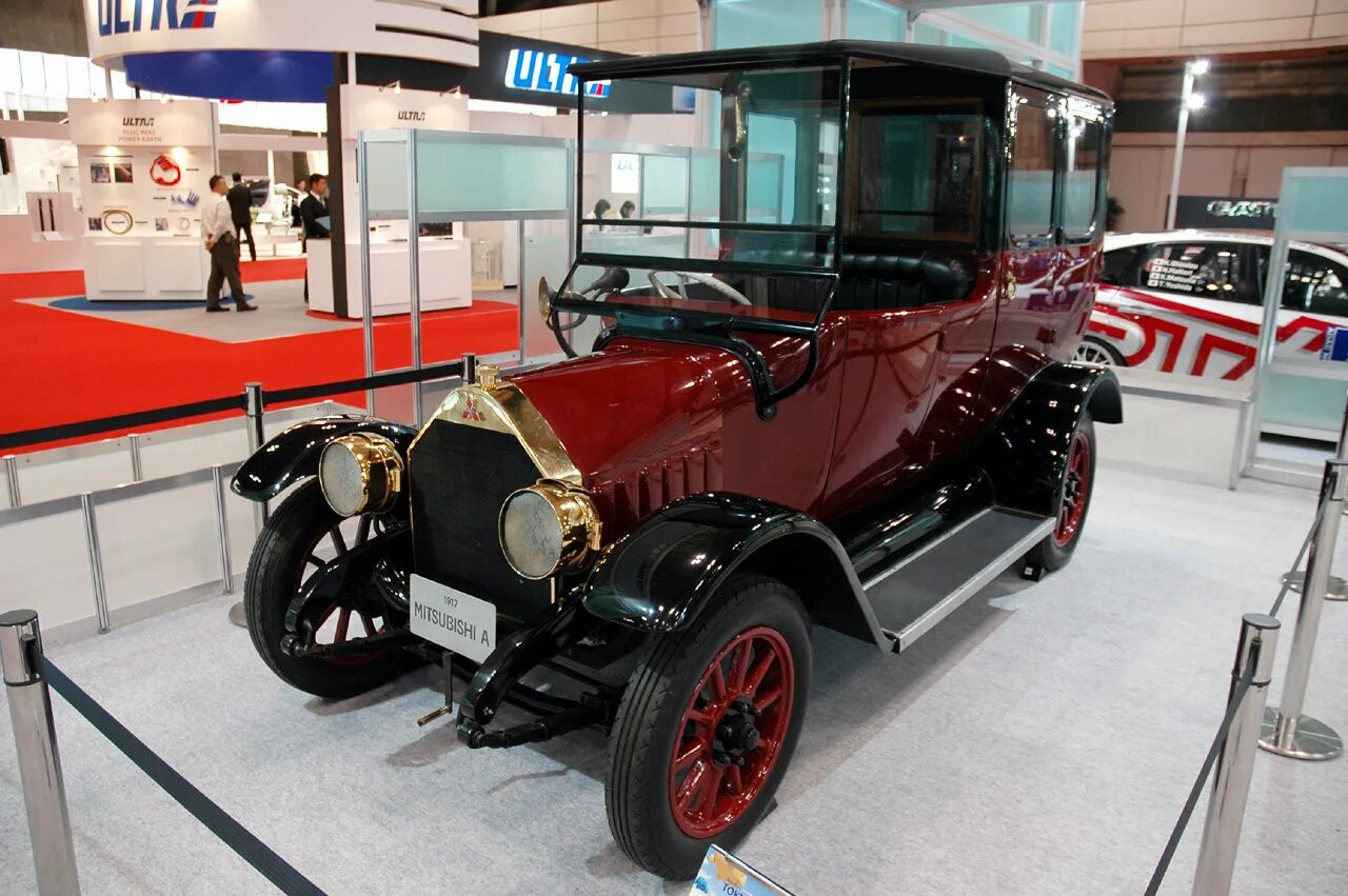 Первая мицубиси. Mitsubishi model a 1917. Первый автомобиль Mitsubishi model a 1917 года.. Mitsubishi re-model a. Митсубиси в 1917 году.