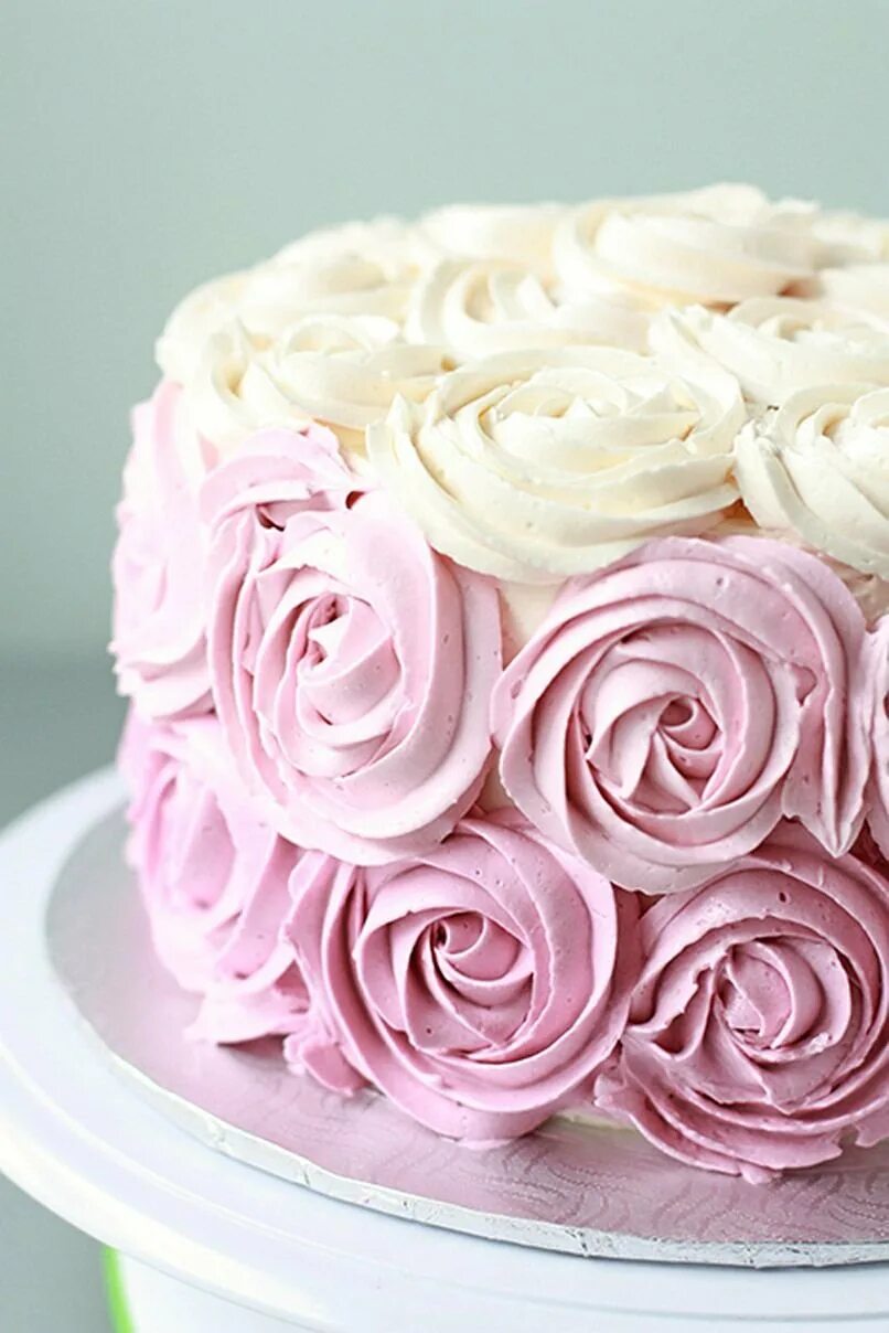 Крем безе для торта. Торт с цветами. Украшение торта кремовыми цветами. Украшение торта розами. Торт с розами из крема.