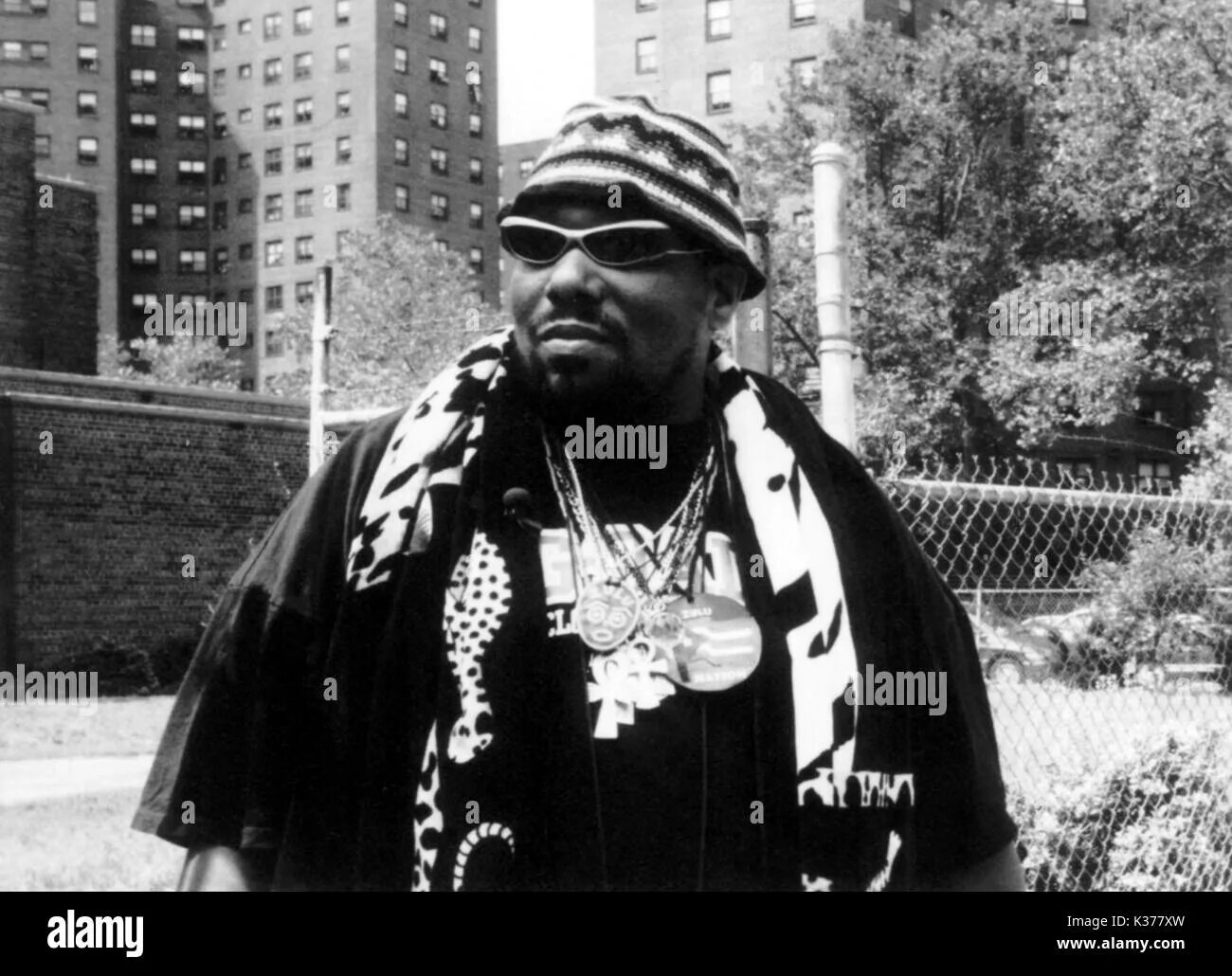 Afrika bambaataa. Африка Бамбата. DJ Африка Бамбаатаа. Хип хоп Африка бамбаат. Afrika Bambaataa американский диджей.