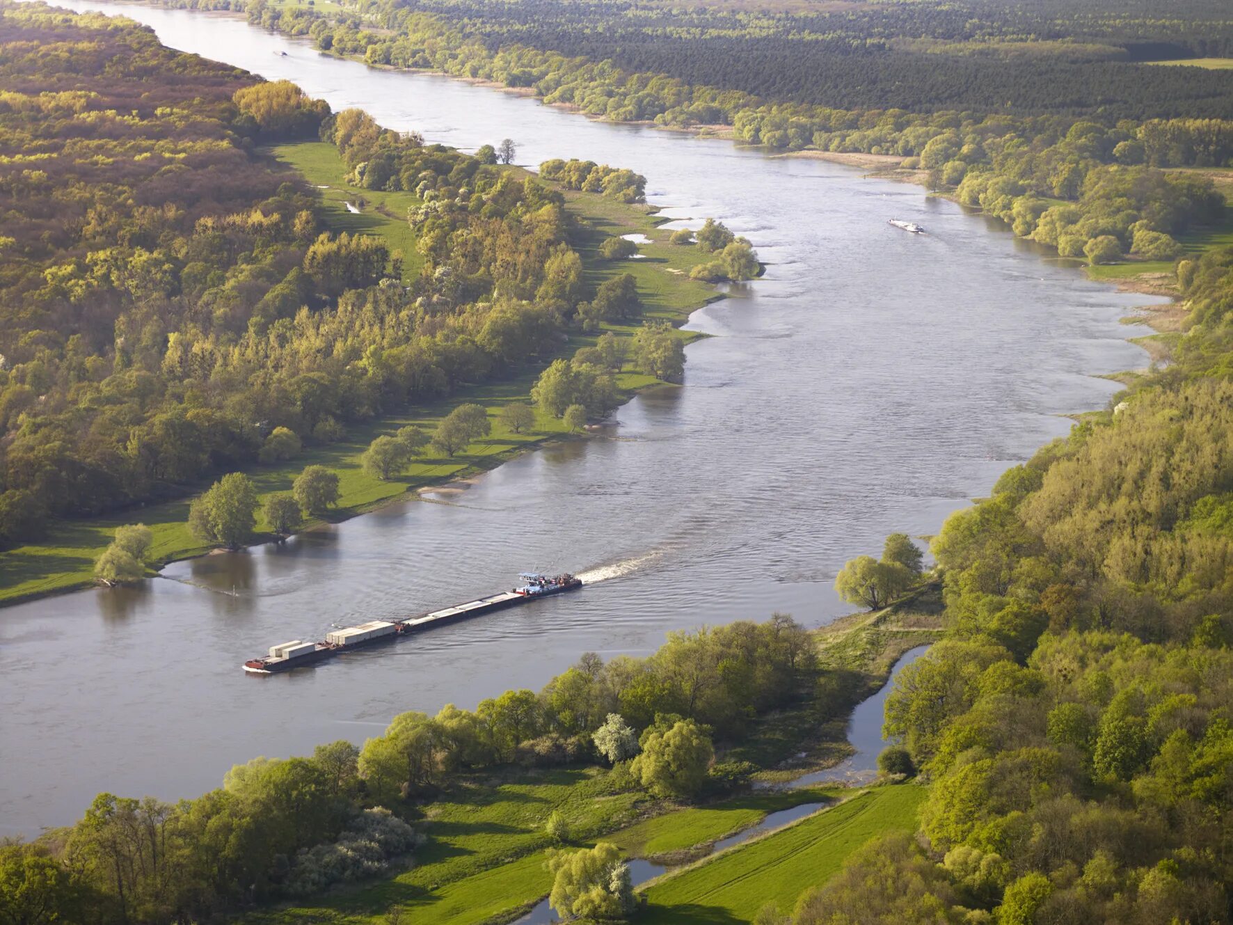 Река эльба находится. Die elbe река. устье эльбы. река эльба - гидроэлектростанции. река эльба в австрии.