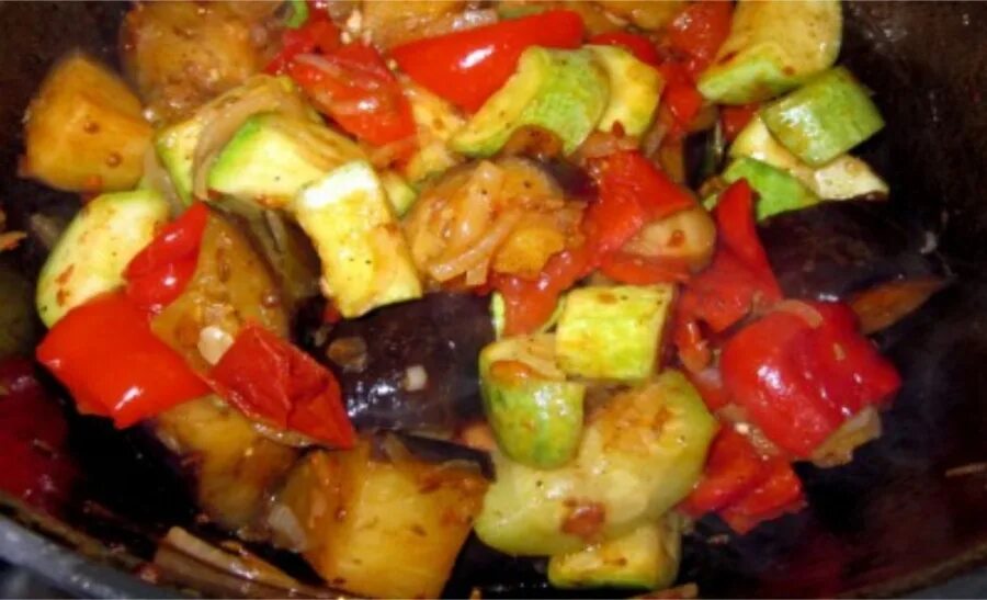 Овощное рагу в духовке фото Овощное рагу с кабачками, баклажанами и картошкой: рецепт с фото