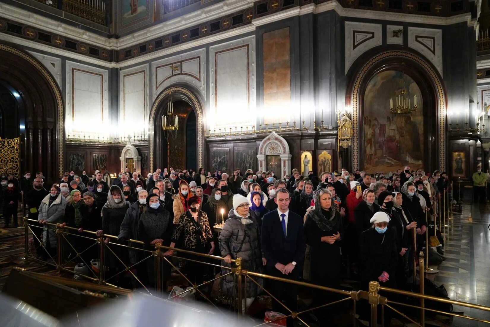 Отпевание жириновского в храме. Храм христа спасителя прямой эфир сейчас. Храм христа спасителя пасха 2020. Храм христа спасителя пасха 2020. Пасхальное богослужение в храме христа спасителя 2021.