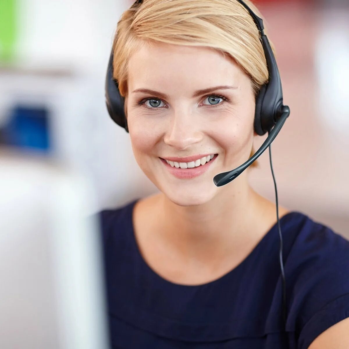 Оператор call центра отзывы. Колл центр. оператор колл центра. девушка колл центр. менеджер колл центра.