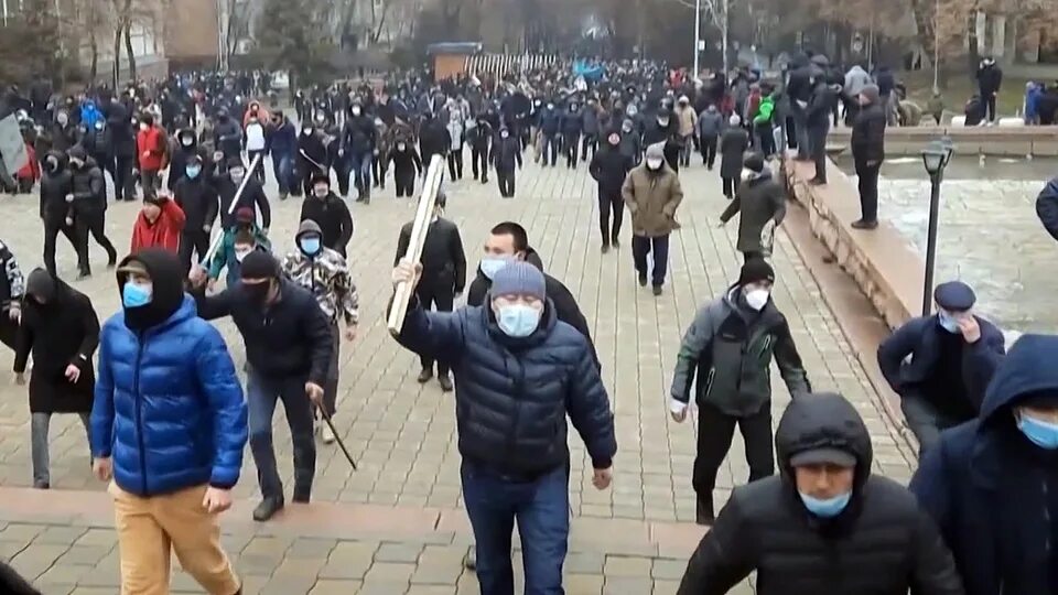 Беспорядки в казахстане 2022. Протесты в казахстане 2022. Казахстан кинул. Астана 2022 беспорядки. Майдан в казахстане 2022.