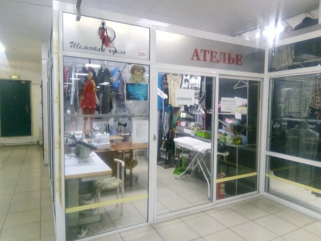 в швейной мастерской. фабрика пошива одежды. кирова 21/1. ателье военной одежды. пошив одежды владивосток.