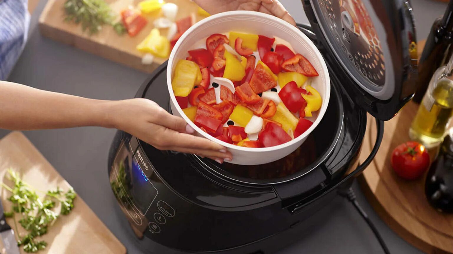 Как выбрать хорошую мультиварку. Мультиварка Philips hd4737/03. Philips hd3037/70 Multicooker. Philips hd4749/03. Мультиварка готовка.