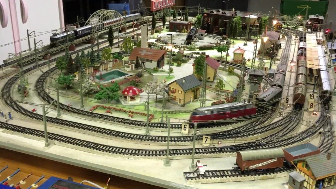 Подам железную дорогу. Железная дорога модель Траин. Model Train железная дорога 1^10. Железная дорога игрушки ДЖД. Макет железной дороги ДЖД Новомосковск.