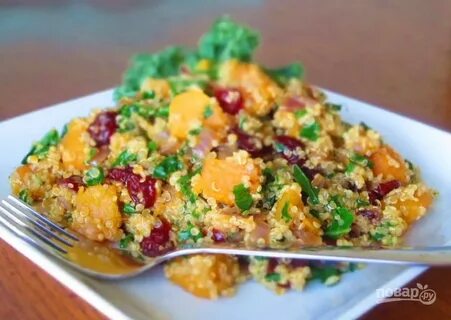 Киноа с овощами на сковороде