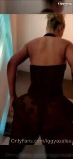 Slideshow iggy azalea twerk compilation.