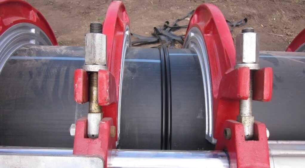 Сварка труб пэ110. Сварка полиэтиленовых труб встык. Сварка стыков полиэтиленовых труб ду500-800 мм. Сварка пнд труб встык. Аппарат для стыковой сварки труб пнд d63-110 ручной.