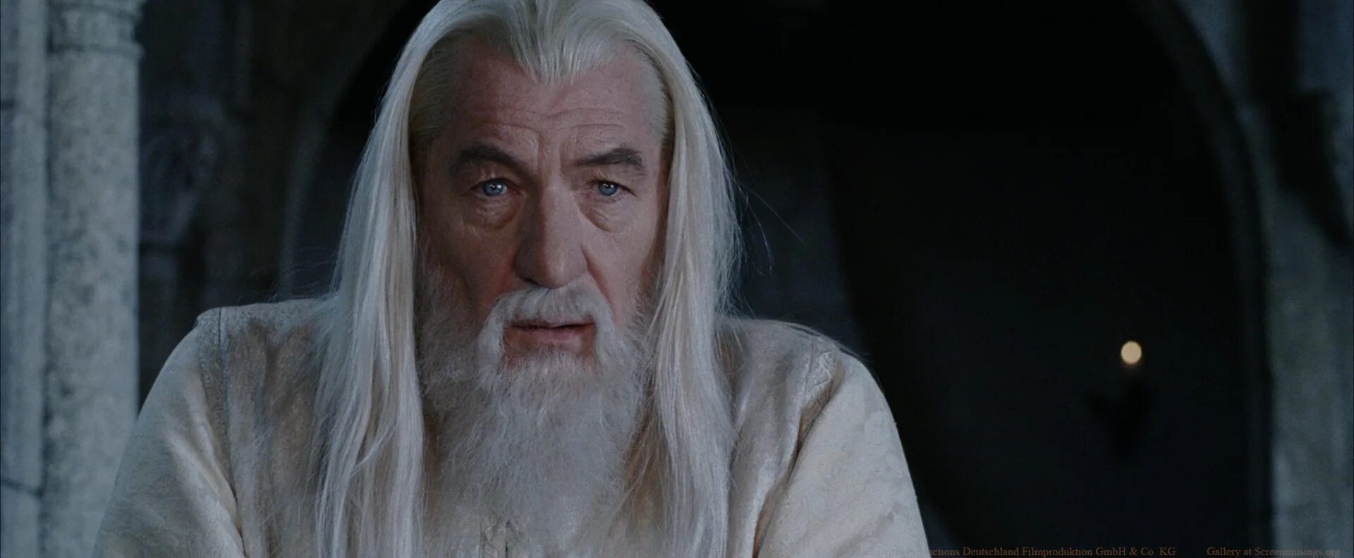 Белый из властелина колец. Гэндальф серый и гэндальф белый. Иэн маккеллен гэндальф белый. Белый из властелина колец. Саруман властелин колец.