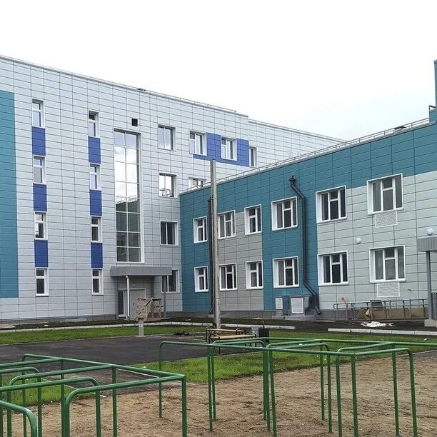 Последний звонок. Бирюсинск школа 16. Школа 10 бирюсинск. Школа 10 бирюсинск. Школа номер 10 иркутская область город бирюсинск.