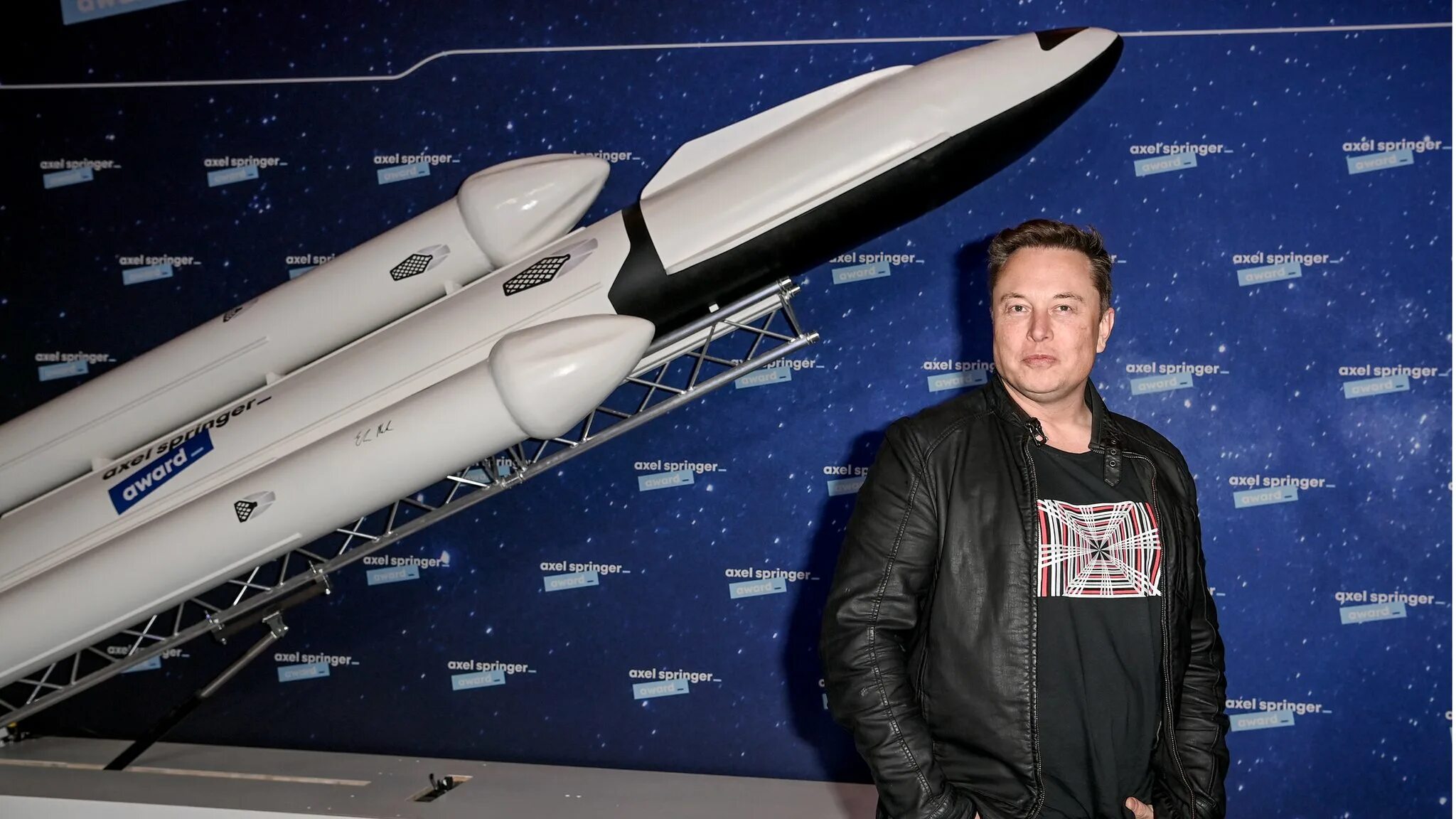 Космическое имя человека. Elon Musk. Илон Маск Спейс. Илон Маск ракеты SPACEX.