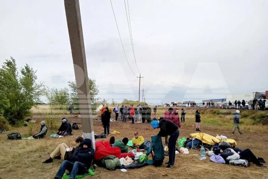 Казахстан сбежавшие. Российско-Казахстанская граница. Палатки для беженцев. Российские беженцы в Казахстане. Казахская граница.
