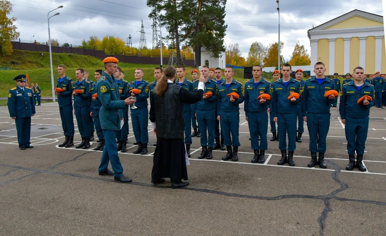 Сайт мчс железногорск красноярского. Сибирско пожарная спасательная Академия МЧС В Г Железногорске. Курсант МЧС Железногорск. Академия МЧС Красноярск. Сибирская Академия МЧС курсанты.