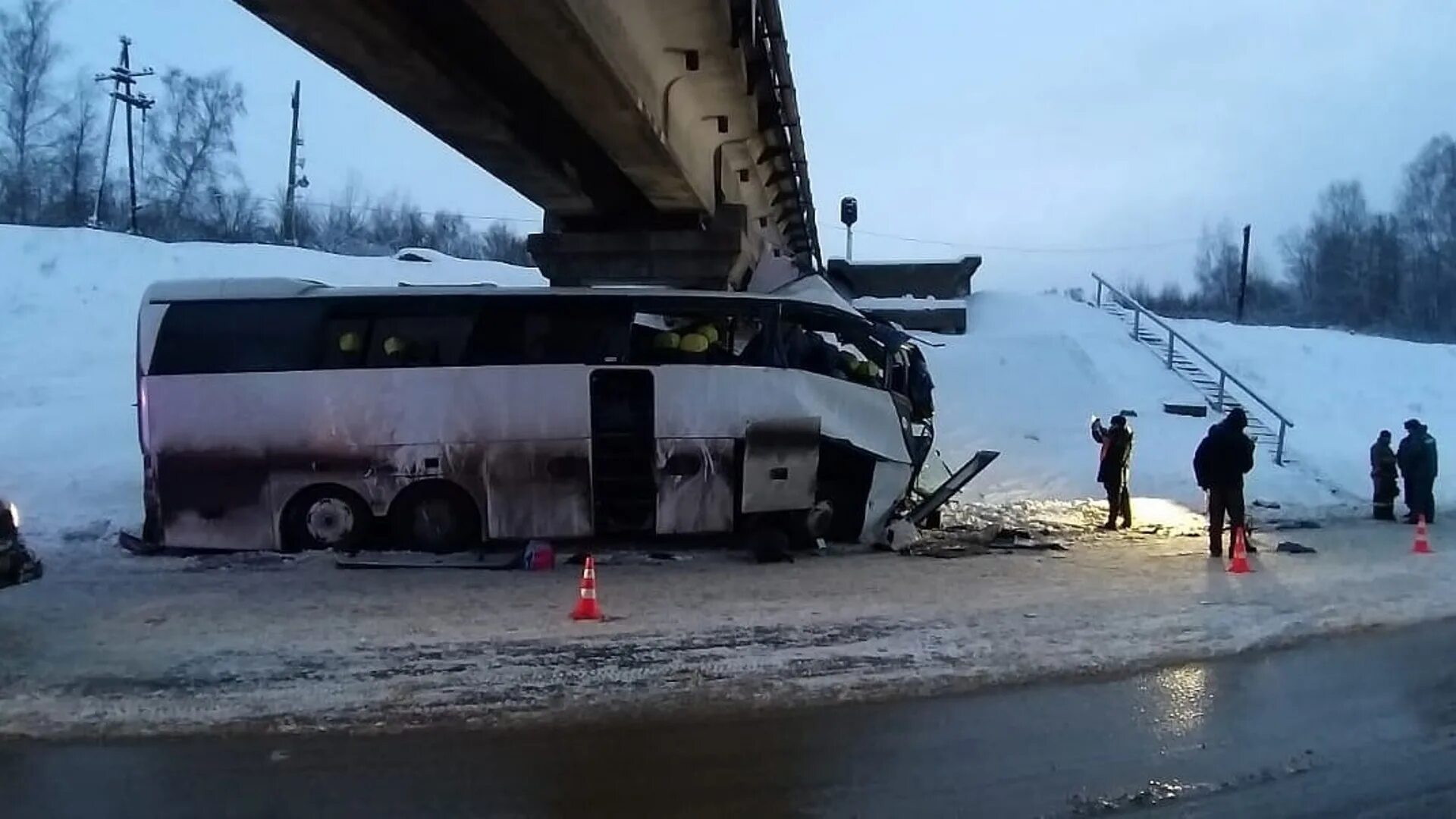 30.12 2014 г. ДТП С автобусом в Скопинском районе Рязанской области. ДТП автобус Рязанская область опора Мосоа. ДТП С автобусом в Рязанской области сегодня. Авария с рейсовым автобусом в Рязанской области.