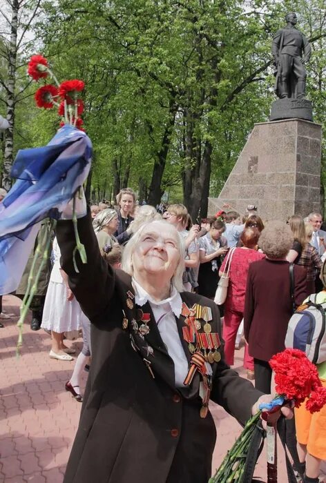 Синий платочек военных лет. Синий платочек. Синенький платочек. Акция синий платочек. С днем Победы синий платочек.