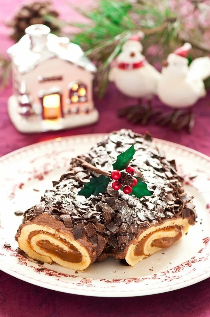 Новогодний пирог фото. Йольское полено торт. рождественский пирог (la bûche). buche au chocolat. торт рождественское полено.