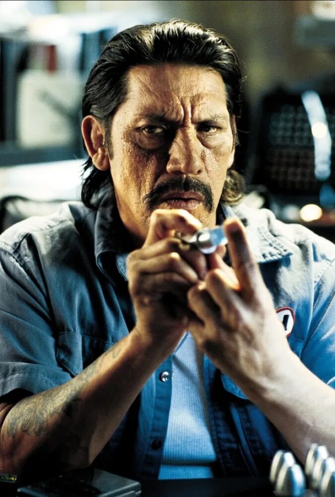 Дэниел треха дети шпионрв. Дэнни трехо дети шпионов. Дэнни трехо дети шпионов. Дэнни трехо дети шпионов. Дэнни трехо дети шпионов мачете.