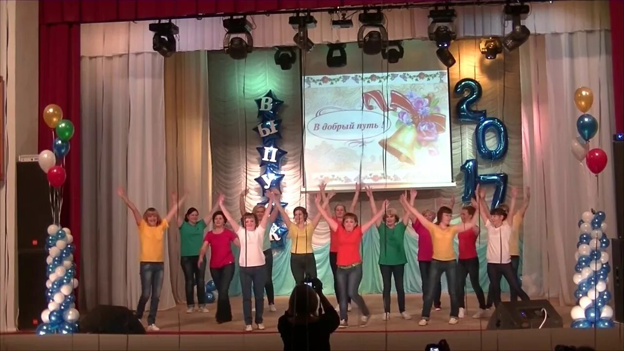 Выпускной в стиле стиляги родители. Инсценирование литературных произведений. Дети с родителями в доу. Стиляги выпускной в школе. Мамы на утреннике.