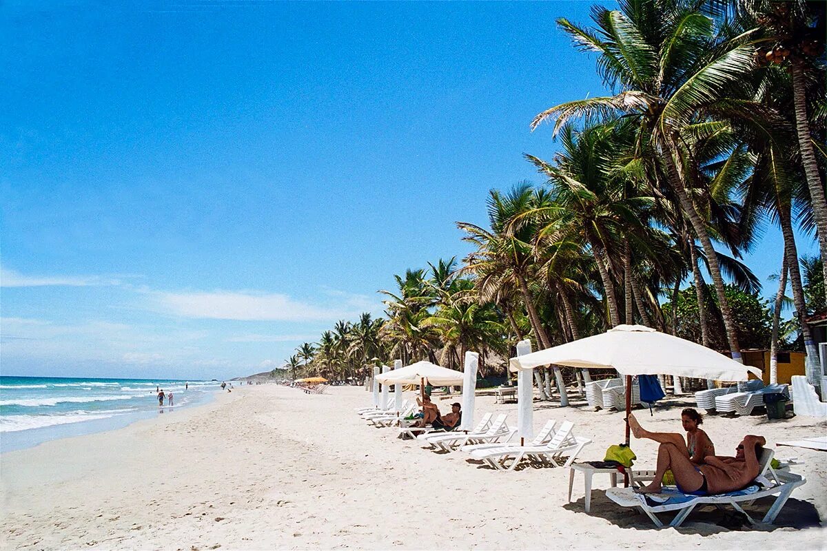 Канкун море. Канкун мексика. Los cristianos канарские острова пляж. Остров канухура мальдивы. Мексиканский курорт канкун.