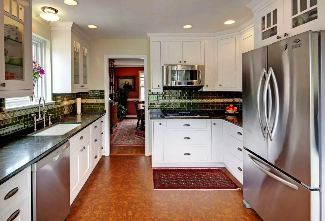 Линолеум для кухни. Напольная плитка для маленькой кухни. Пол на кухню в квартире. Пол на кухне. Пол на кухню в квартире.