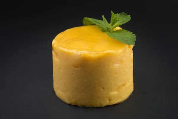 Сливочный манго. Панна котта из манго. Панна котта манго маракуйя. Десерт манго маракуйя. Панакота манго маракуйя.