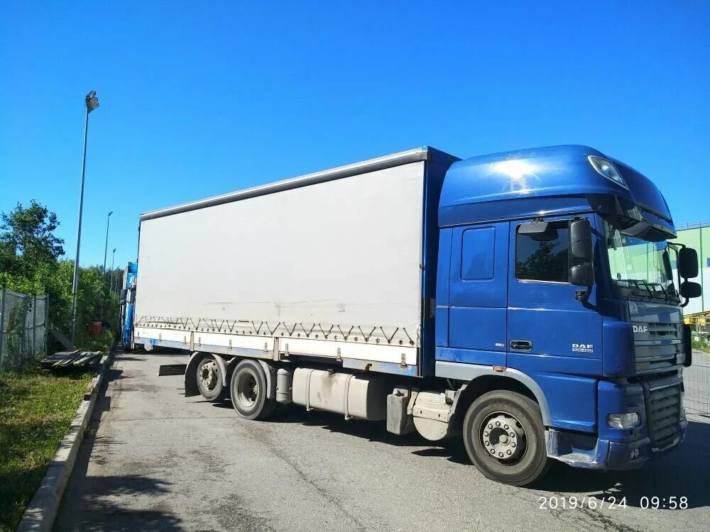 Даф б у россия. DAF XF 105 2008. Даф 105 4х2 одиночка. Даф 105 трехосный. Даф 105 10 тонник.