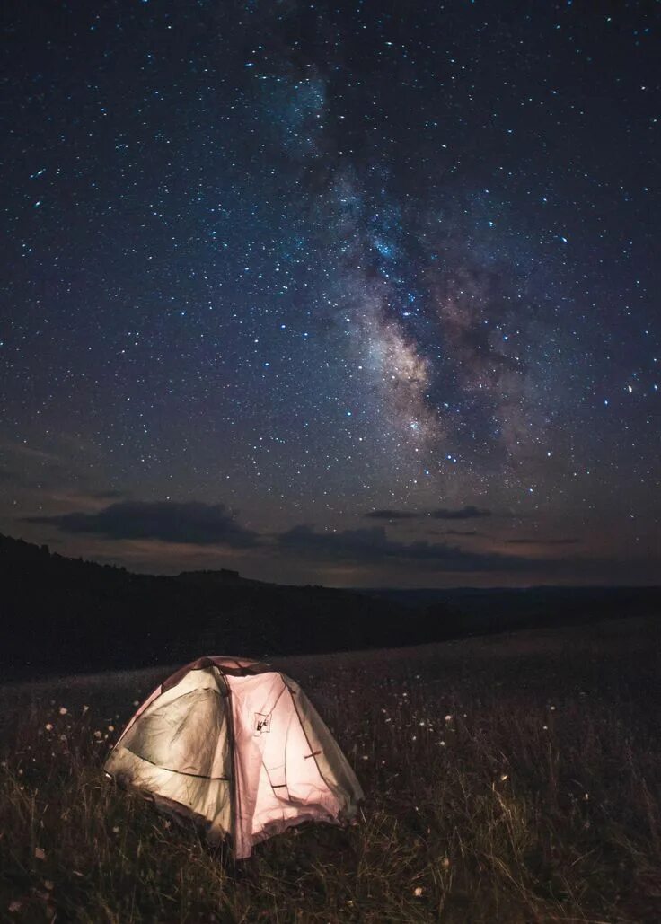 Sky camping. Палатка звезда. Палатка под звездами. Палатка под звездным небом. Палатка ночью.