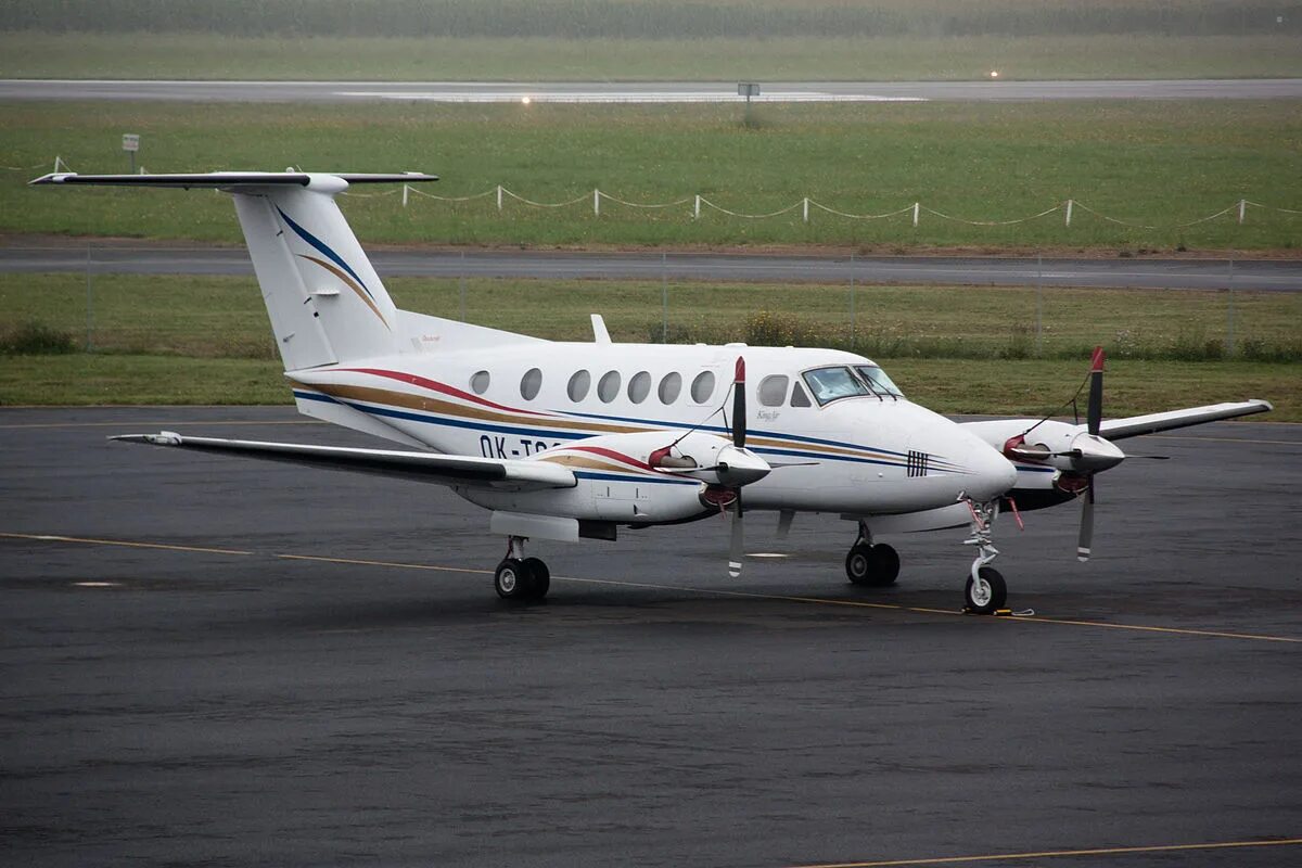 Аир б. Beechcraft b200 King Air. Beechcraft super King Air 200. Beechcraft b200 super King Air. King Air b200 gt.