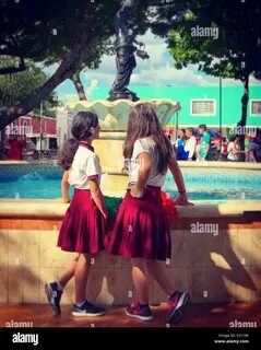 Studio portrait of group of Edwardian of schoolgirls or young ladies (teena...