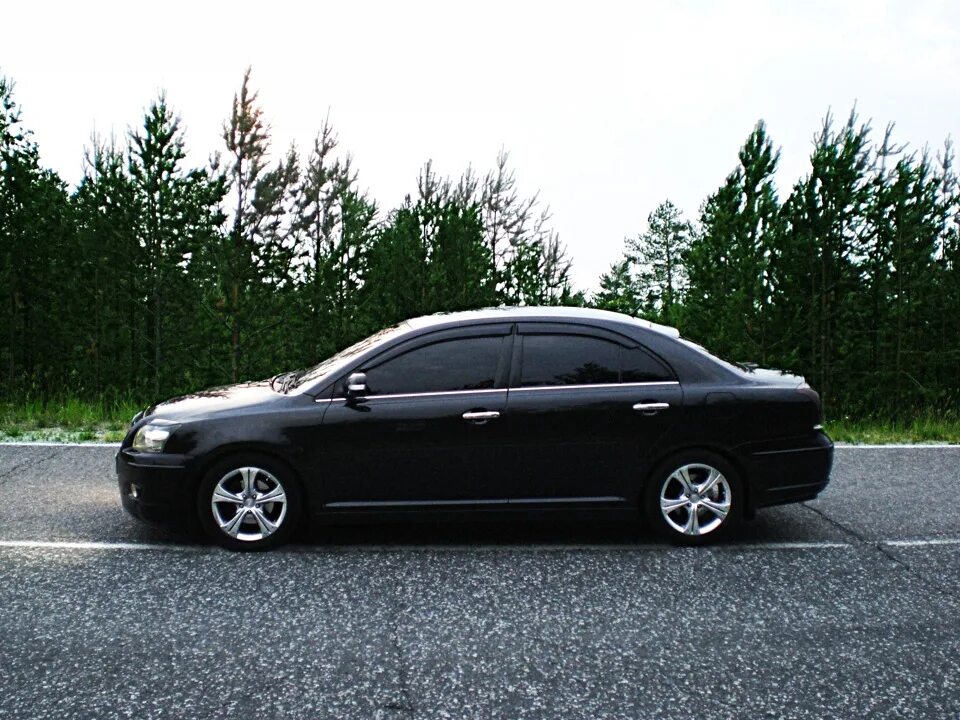 Тойота Авенсис черная тонированная. Тойота Авенсис 2007 бункер. Авенсис 2 черный. Тойота Авенсис опер. Тойота черный дым