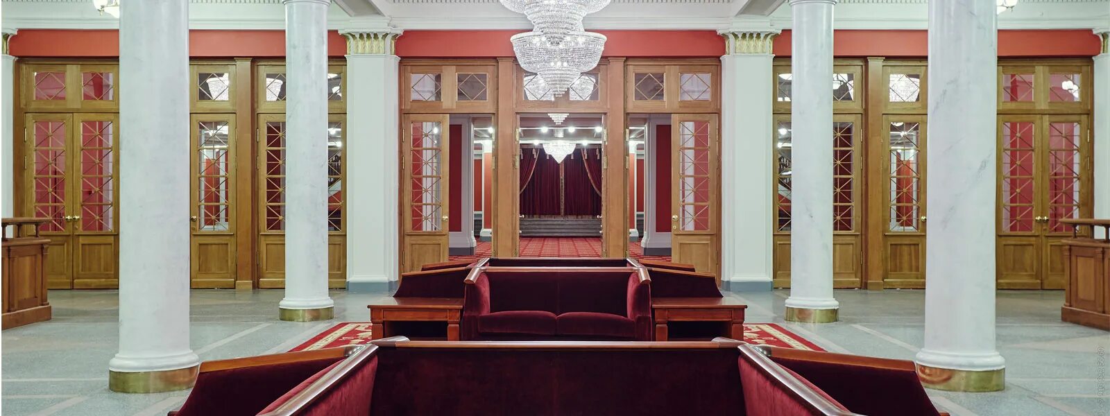 Оперный касса телефон. Екатеринбург театр оперы и балета репертуар 2002 года. Касса театра картинка. Оперный касса телефон. Театр новат кассовый зал.