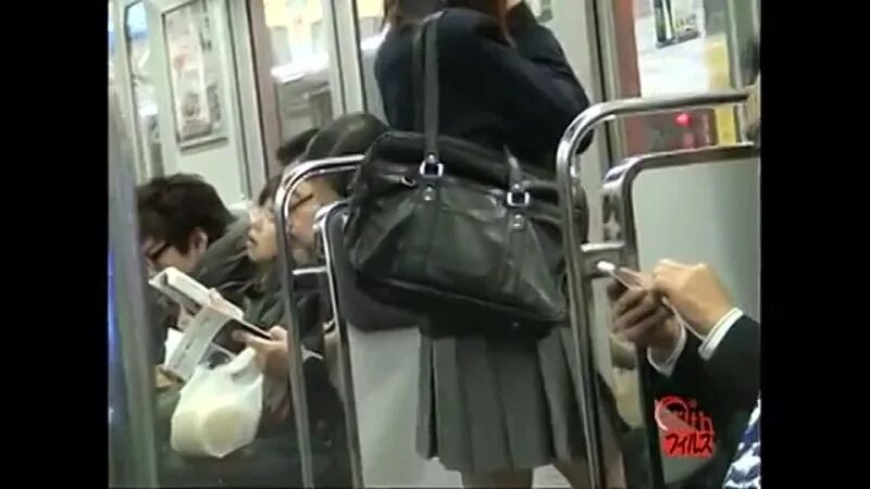 Описалась в такси. Описалась в машине. Охуевший таксист бишкек. Девушка описалась. Девушка описалась в джинсы.
