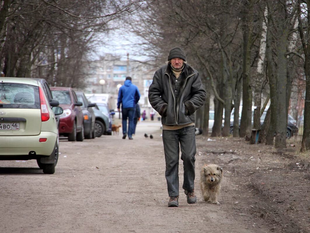 Мужичек за 50. Одинокий мужичок за 50. Одинокий мужичок за 50 неухоженный. Мужичок за 50. Неухоженный мужчина.