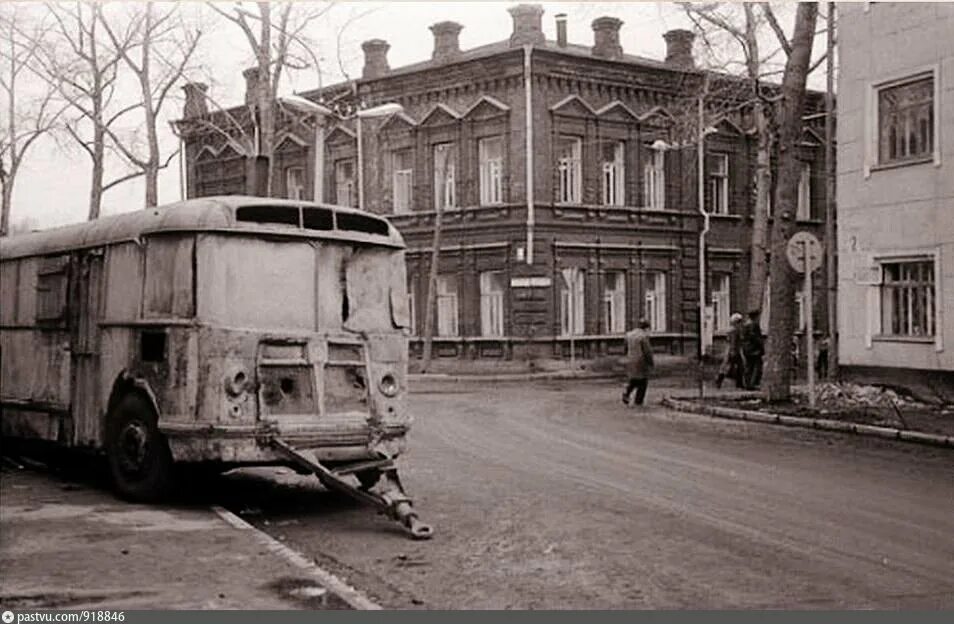 Улица Некрасова Иркутск. Улица Некрасова Казань история. Иркутск 1986 год. Старые развалюхи улица Иркутск. Некрасова дом 4