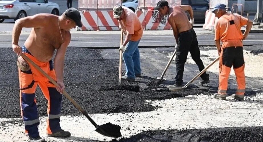 Волгоград работа на улице работа. Ремонт дороги картинки. кирилл васильев волгоград дорожное строительство. дорожный картель.