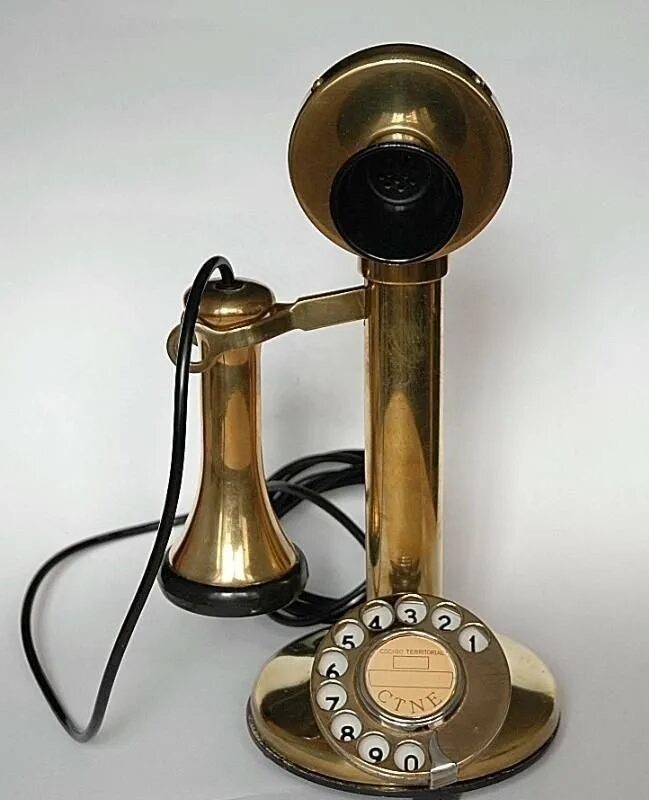 Телефон 1876 года. Телефонный аппарат Антонио Меуччи.
