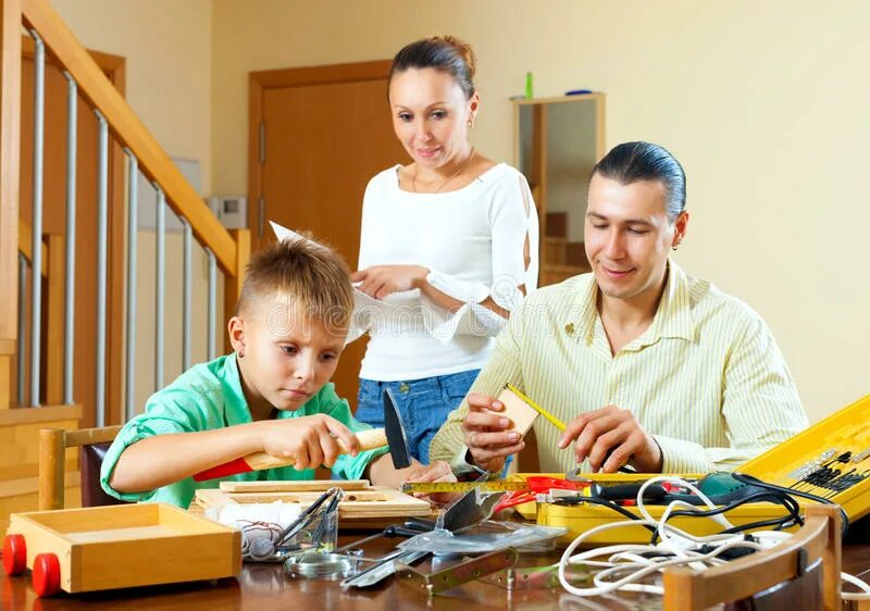 Working family. Семья с рабочим инструментом. working families. счастливая семья делает ремонт. working with families.