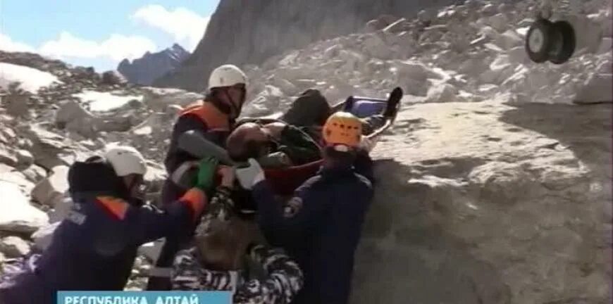 Каменный оползень. Дождь в горах алтай. Обвалы алтай. Воздух горного алтая. Камнепад на алтае.