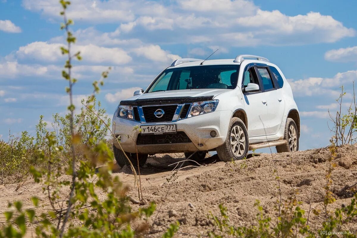 Рав 4 полный привод автомат. Nissan Terrano. Nissan Terrano 4wd. Nissan Terrano 2014. Ниссан Террано 4.