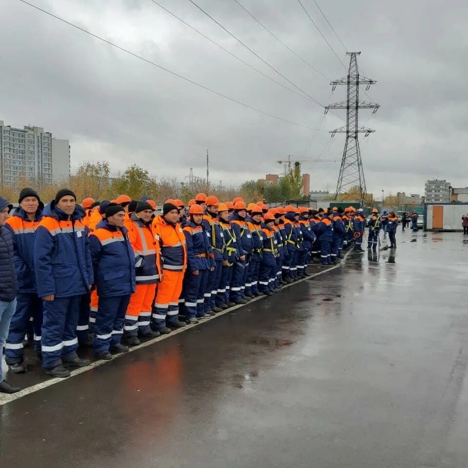 Работа в дмитровском районе для женщины. ГБУ Жилищник Солнцево. ГБУ Жилищник Дмитровского района. Коммунальные службы. Зимняя форма работника ЖКХ.