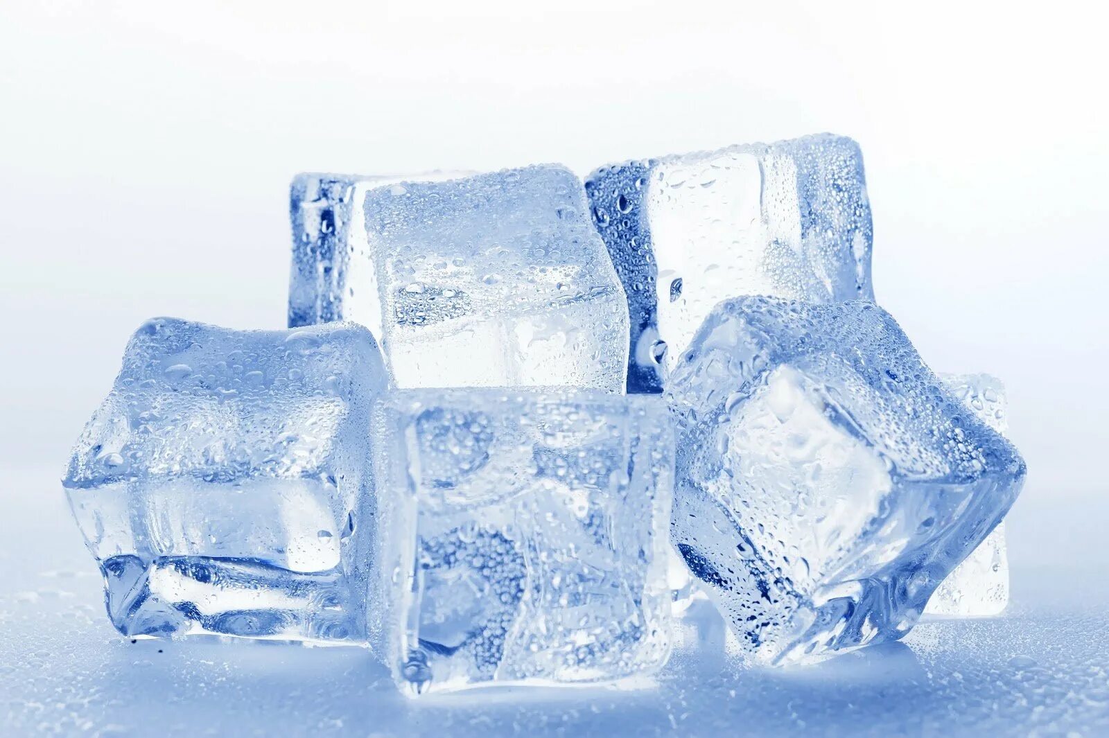 Ice cube method. Ice Cube лед. Арктика Ice Cube. Кусочки льда. Ледяной кубик.