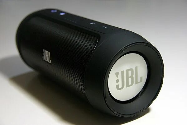 Блютуз колонка jbl подключить. Колонки которые подключаются через Bluetooth. Подключить колонку блютуз. Блютуз колонка с монитором. Как управлять колонкой.